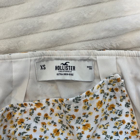 Hollister mini skirt summery yellow floral pattern - Picture 2 of 3